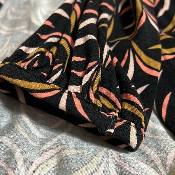 BODEN wrap dress in stylish print. Black/tan/light coral. Like new 8L - Picture 11 of 12